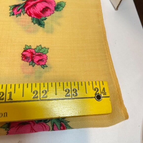 Vintage Yellow Scarf 100% Pure Virgin Wool With Pink Roses & Green Leaves Hand S - Picture 6 of 7